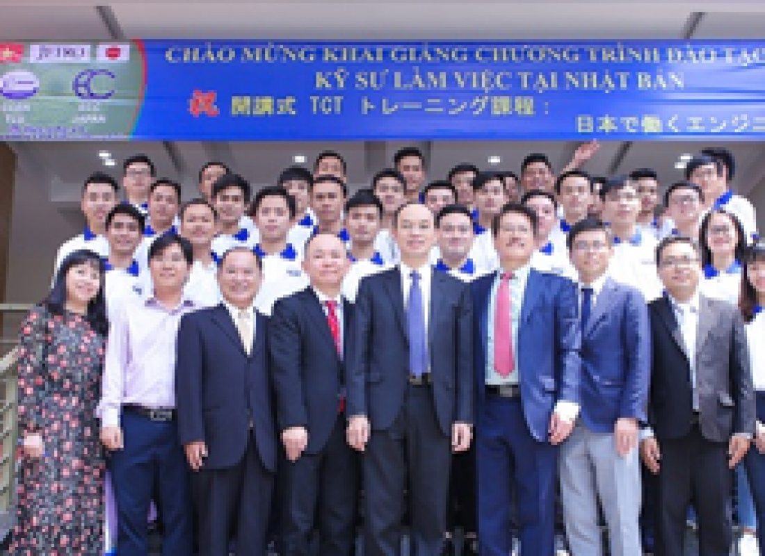 Đại biểu và các bạn sinh viên 